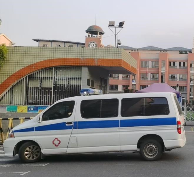 南桥镇救护车出租护送骨折病人一公里多少钱